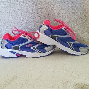 Girl's Fila sneakers NWOT